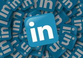 มืออาชีพสร้างเนื้อหา LinkedIn พร้อมแฮชแท็กเชิงกลยุทธ์ที่เน้นสำหรับความเป็นผู้นำทางความคิด