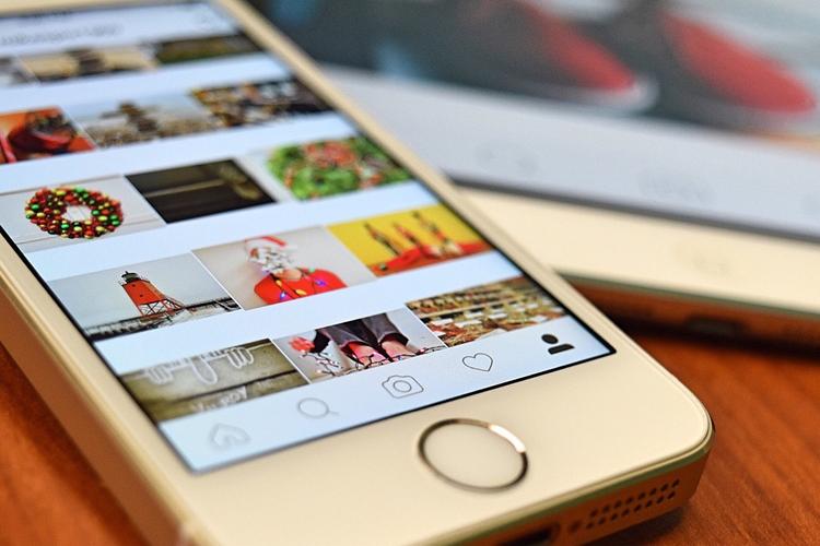 インスタグラムリールを表示するスマートフォン、エンゲージメントメトリクスが上昇中