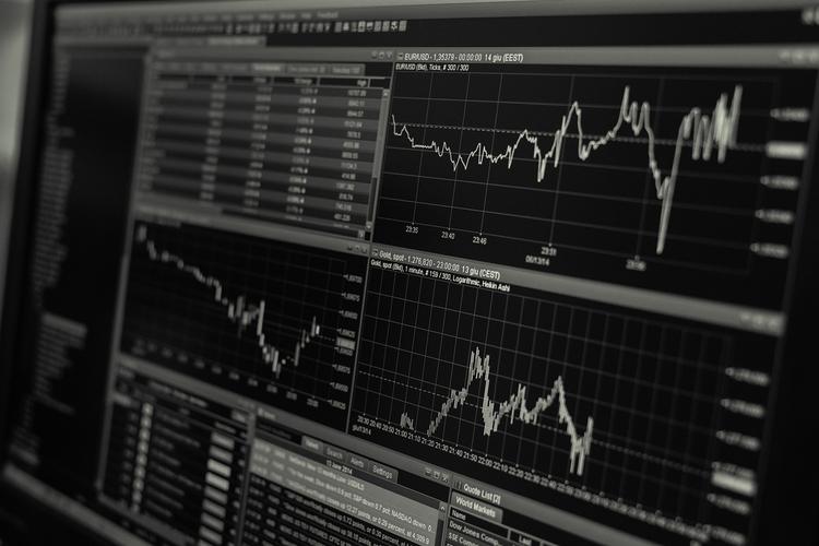 Antaramuka dashboard perusahaan profesional menunjukkan susunan grid kompleks dengan visualisasi data dan metrik perniagaan