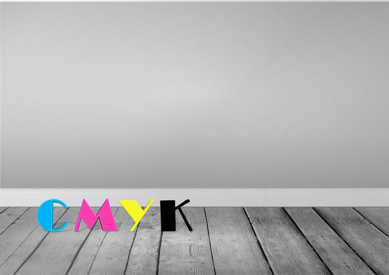 Nhiếp ảnh gia chuyên nghiệp chuyển đổi ảnh RGB sang CMYK bằng các công cụ hiệu chỉnh màu và mẫu in