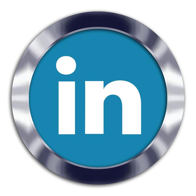 Sales professional using LinkedIn QR codes for networking and lead generation at business conference