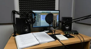 Video Narration: When to Use AI Voice vs Real Voice